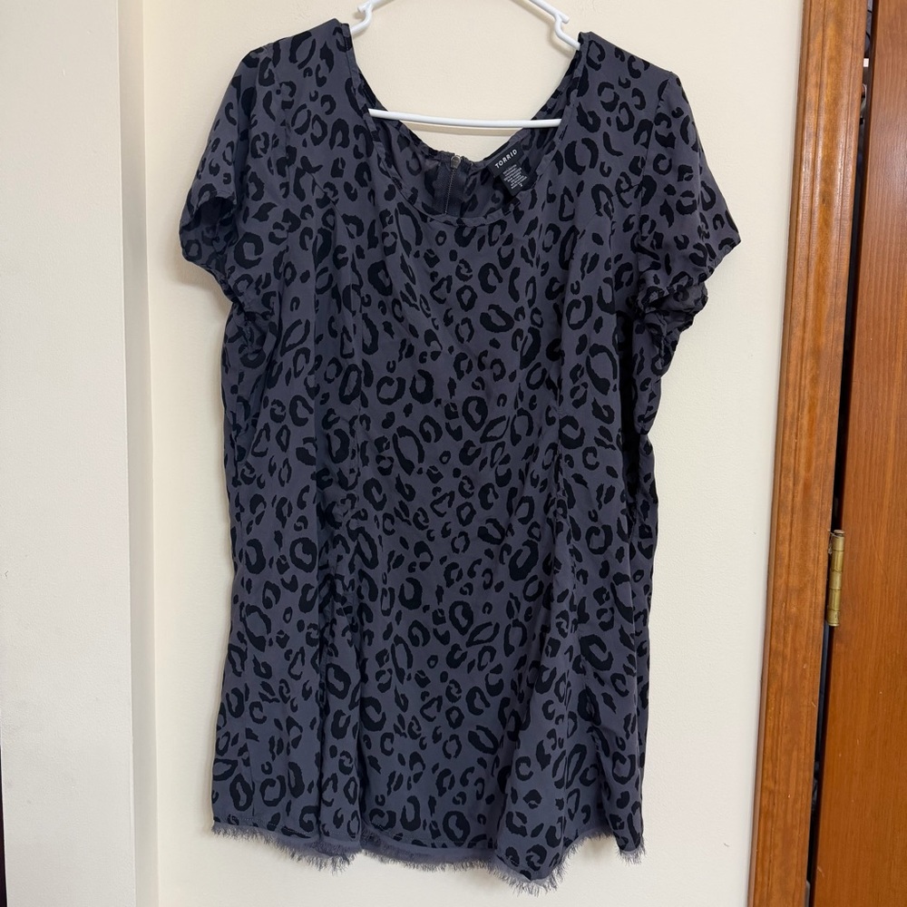 Torrid Black Leopard Print Short Sleeve Top